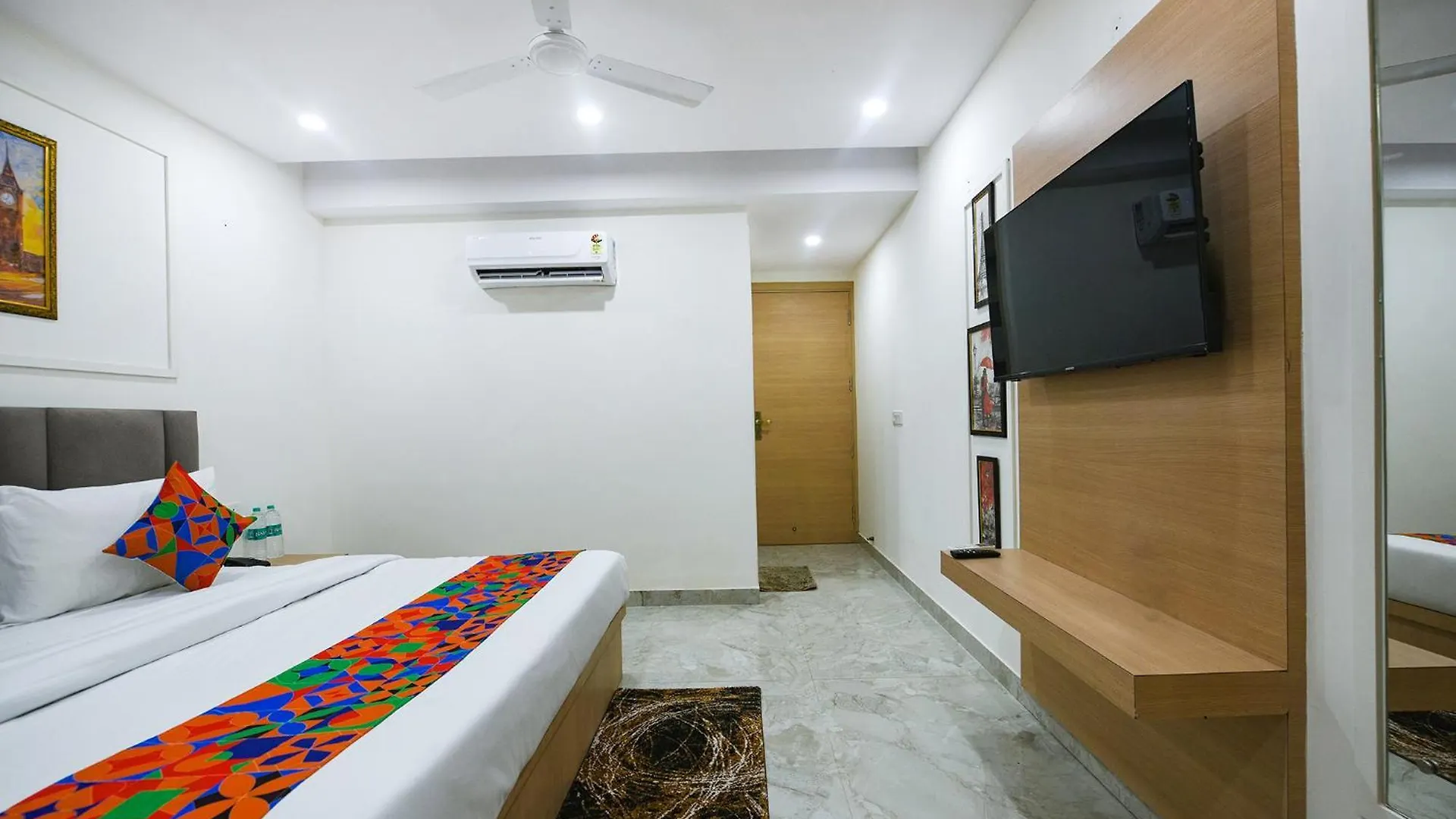 Fabhotel Prime Arjun Luxury Rooms Near Yashobhoomi Gurgaon Otel