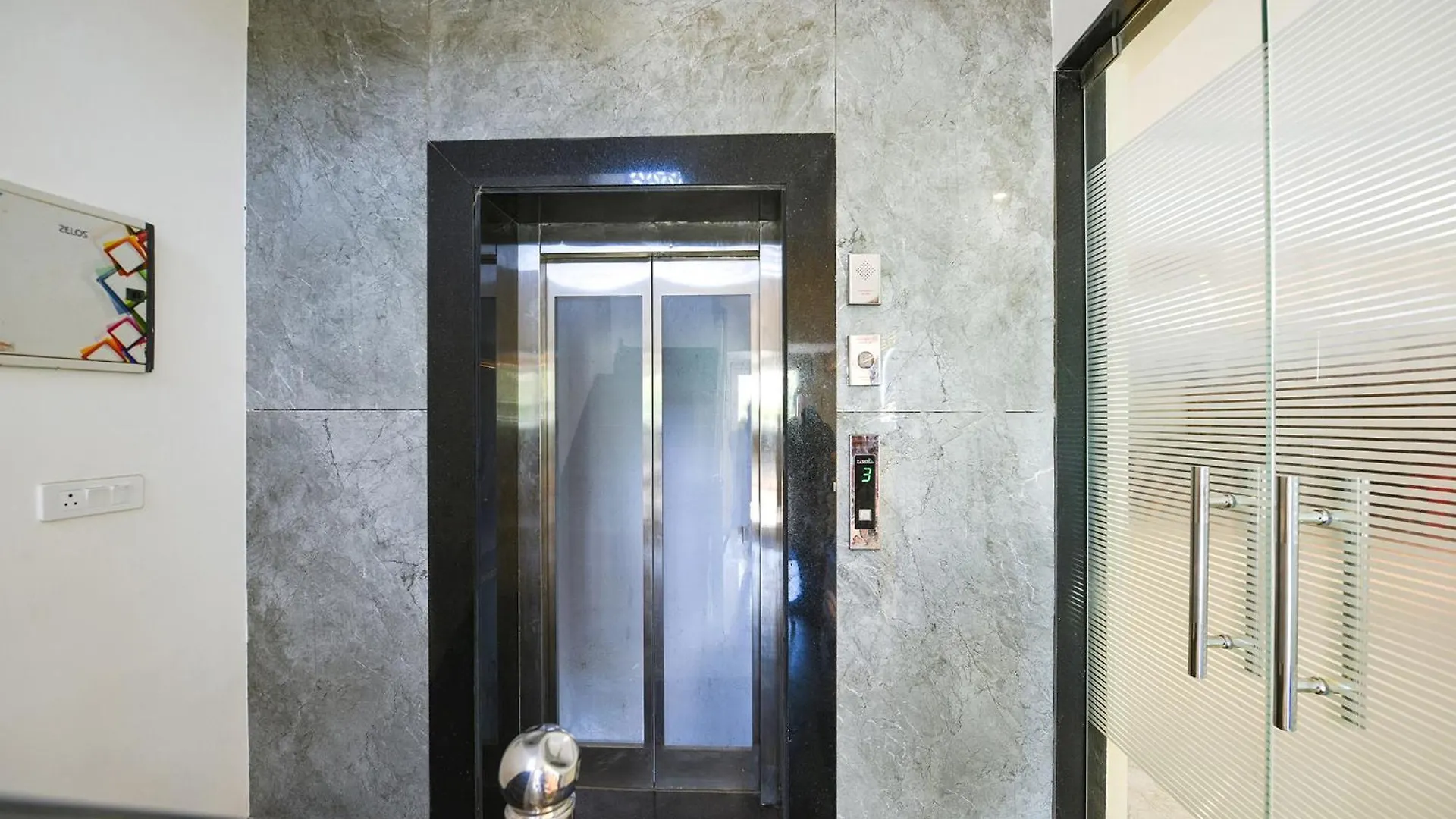 Fabhotel Prime Arjun Luxury Rooms Near Yashobhoomi Gurgaon Otel