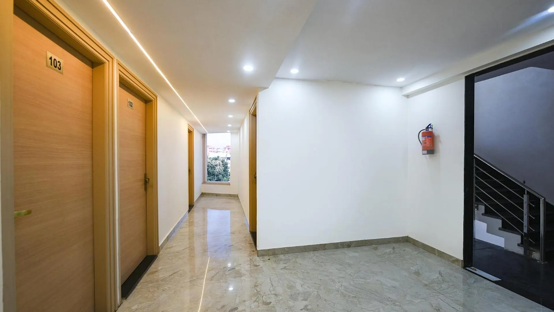 Fabhotel Prime Arjun Luxury Rooms Near Yashobhoomi Gurgaon
